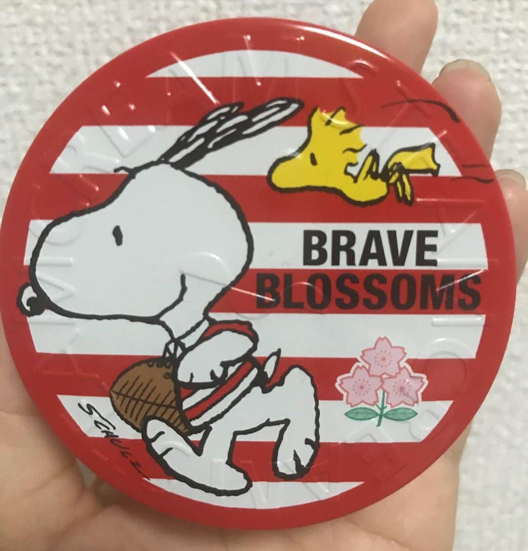 長澤彩子のインスタグラム：「#steamcream の #braveblossoms #snoopy バージョン🌸  店員さんが「私、リーチマイケルと同じ大学ってだけなんですけど応援しちゃいました！」って言っててなんだか嬉しかった☺️ 顔、身体、髪にも全身使えます👍」