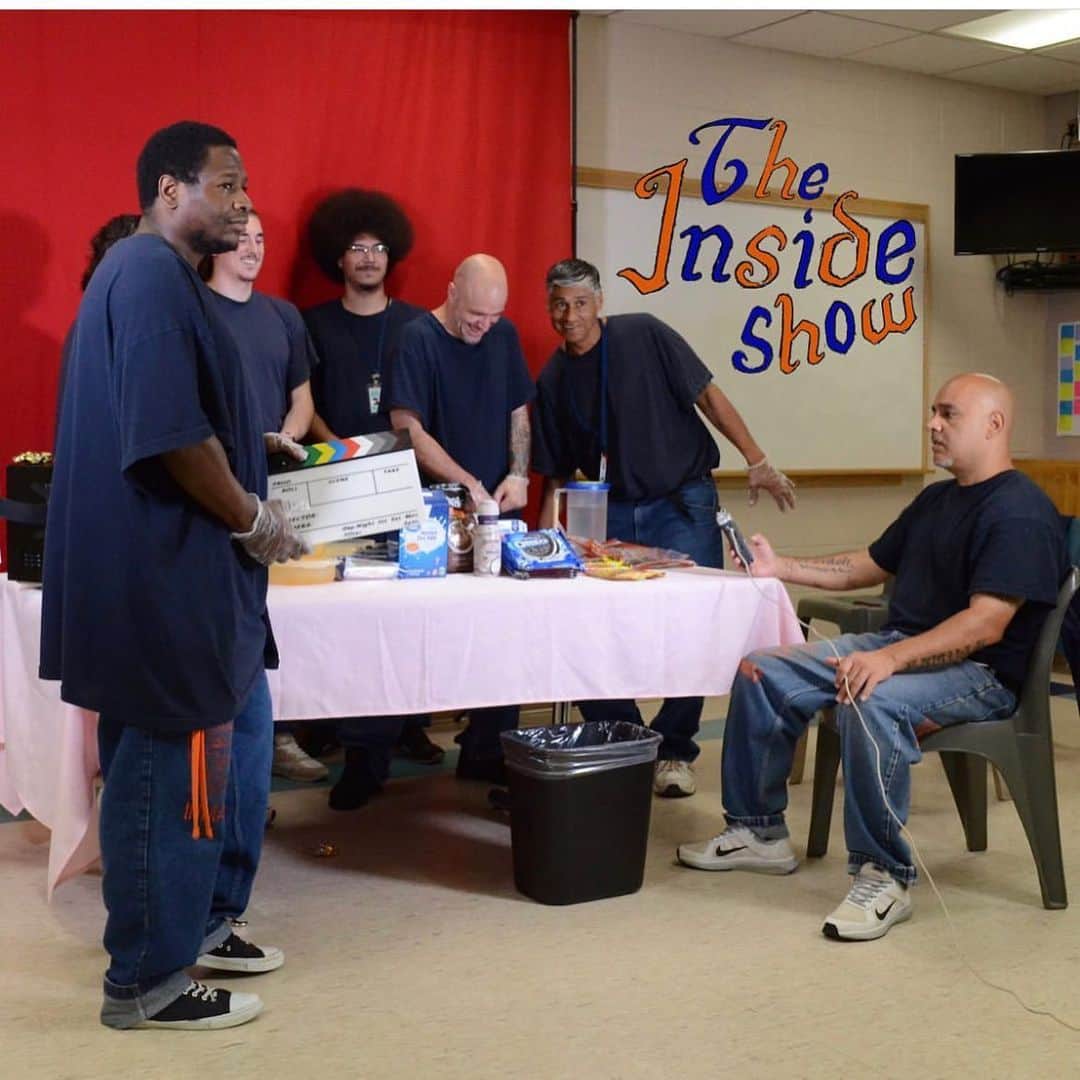 フレッド・アーミセンさんのインスタグラム写真 - (フレッド・アーミセンInstagram)「A few years ago, I met @harrell_fletcher, who was teaching a comedy class for inmates at the Columbia River Correctional Institution, a minimum security prison in Portland, OR. He was working through a PSU program @psuartandsocialpractice and the CRCI arts project @crci.art.  It sounded so interesting, and I got involved by being a guest teacher for a class focusing on stand up. I’m not saying that I know everything about how comedy works, but I got to see some very funny people perform and then work with them on their sets. It was also a great way for me to learn about their experiences in prison. I liked seeing what the members of the audience in the class would laugh at. I really loved the program and went back to do more, whenever I had an opportunity.  Earlier this year, @saltythunder13 started putting together a taped variety series with them called “The Inside Show”. Inmates took on the roles of writers, performers and cameramen. The show consists of sketches, music and poetry, and I was honored to be a guest host for the first episode. Thank you to Salty Xi Jie Ng and Harrell Fletcher for making it all happen. #TheInsideShow will be aired on the facility’s in-house channel, broadcast on public access channels in Portland in partnership with @opensignalpdx and available on YouTube.  Everyone did such a great job. I’m really proud of them, and my hope is that they continue to make comedy and performance a part of their lives.」10月24日 18時26分 - sordociego