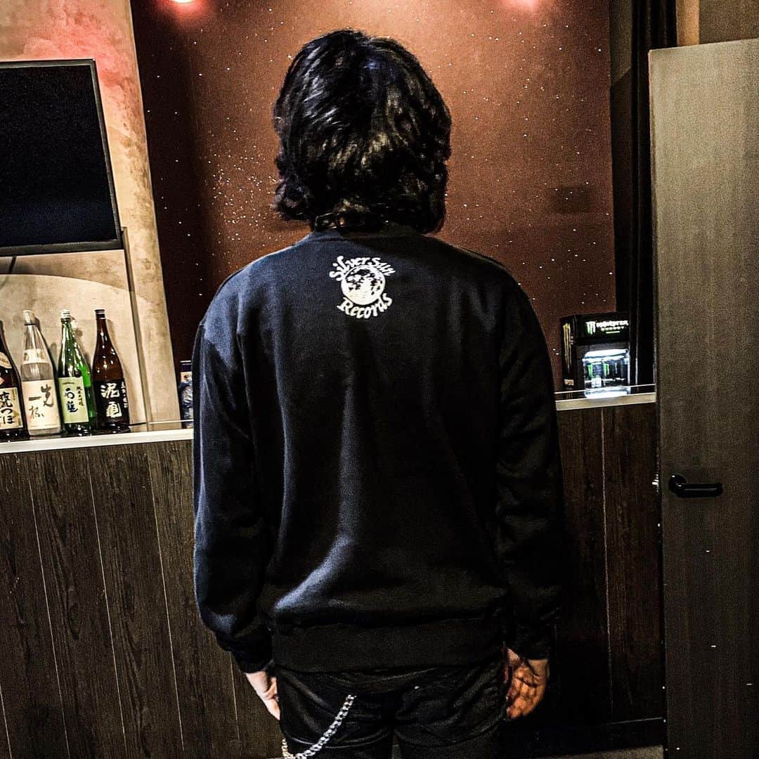 Nothing’s Carved In Stoneさんのインスタグラム写真 - (Nothing’s Carved In StoneInstagram)「【TOUR GOODS】﻿ トレーナー（黒）4,500円﻿ SIZE：S / M / L / XL（生形 M着用）﻿ ※紺色も販売しています。﻿ ﻿ #nothingscarvedinstone #ナッシングス #ncis #silversunrecords #byyourside」10月24日 18時30分 - nothingscarvedinstone