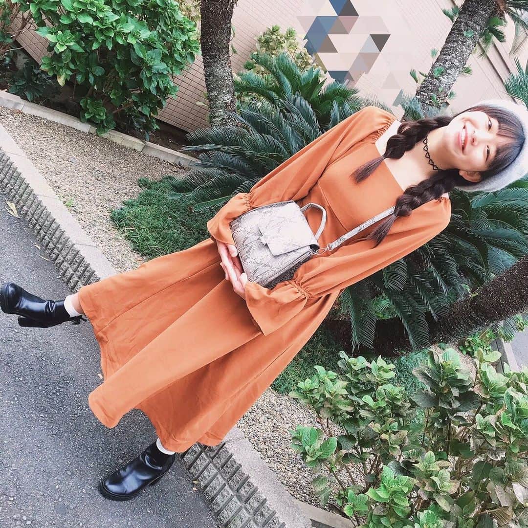 のインスタグラム：「🌰ちゃんコーデ ☺︎♡*° #fashion #ファッション #コーデ #オシャレ #ベレー帽 #秋 #ワンピース #みつあみ #jk #jk1 #girl」