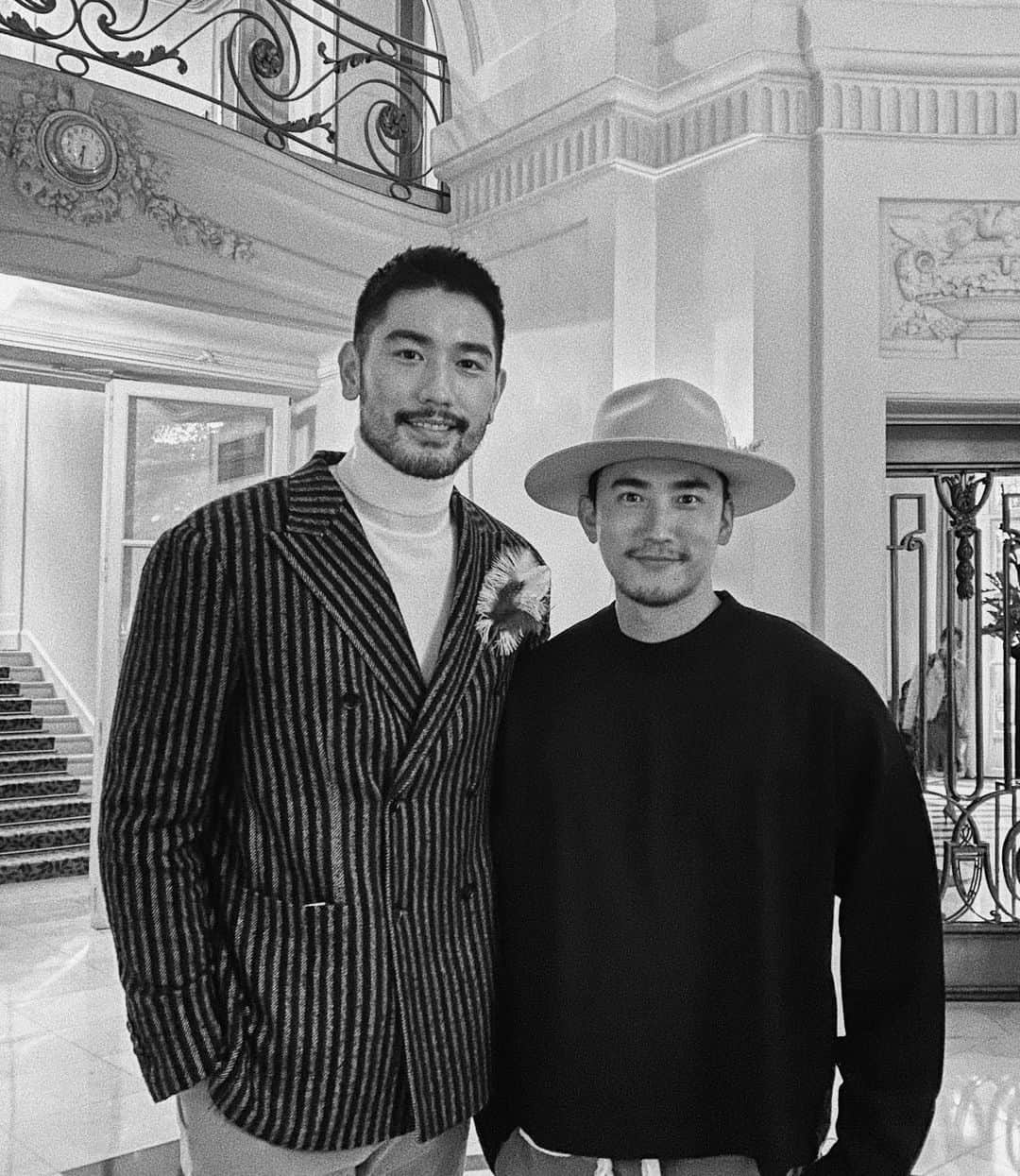 三浦大地さんのインスタグラム写真 - (三浦大地Instagram)「台湾の俳優、モデルの高以翔さん　@godfreygao が同じパーティーに出席していて度肝抜いた！  彼はアジア人男性初のLOUIS VUITTONの広告に抜擢された方なんです。 (俺がチビに見えますが、彼が2mぐらいあるんですよw)  #chateaudeversailles #高以翔 #godfreygao #france #taiwan #台湾」10月24日 18時51分 - daichi_1127