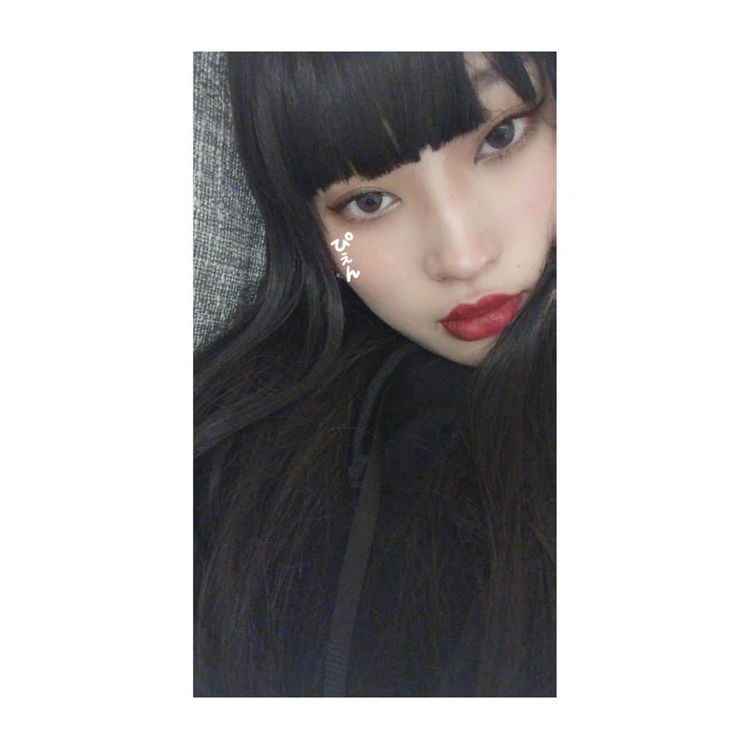 のインスタグラム：「また黒髪ロングにしたいと思う。 黒髪の方が肌が綺麗で白く見えるよね。ぴえん。 . . . #撮影モデル #撮影依頼募集中 #summer #ポートレート撮影 #shorthair #韓国メイク #sexybaby #白肌 #cateye #ダークヘア #黒髪 #サロンモデル #プチプラファッション #大人かわいい #アイメイク #ツヤ肌 #ロング #japanesegirl #wig #japanesegirl #カメラマンさんと繋がりたい #ポートレートしま専科 #美容師さんと繋がりたい  #いいね返し #いいねした人全員フォローする #いいね返しは絶対 #followforfollowback #l4l #いいねした人で気になった人フォロー #fff」