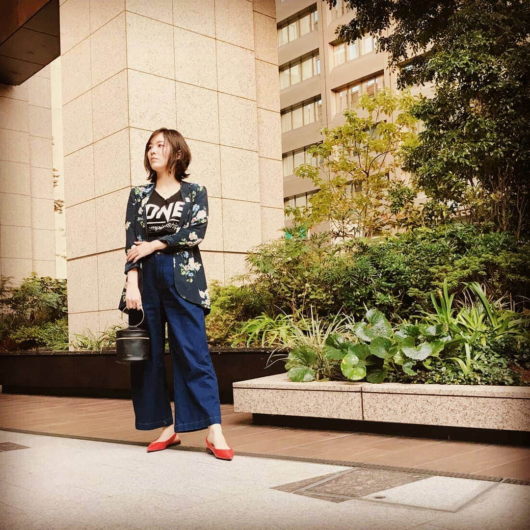 松井珠理奈さんのインスタグラム写真 - (松井珠理奈Instagram)「オフィスでミーティングの私。 #privacy  #onechampioship  #明日はジャカルタ大会 #jkt48 に会いたいなぁ✨ #jacket #zara #weareone  #wearefamily  #iwanttogotojakarta #3枚写真あります #最後は…ふふふ😉 #私は日本でお留守番 🐶」10月24日 19時11分 - jurinamatsui3