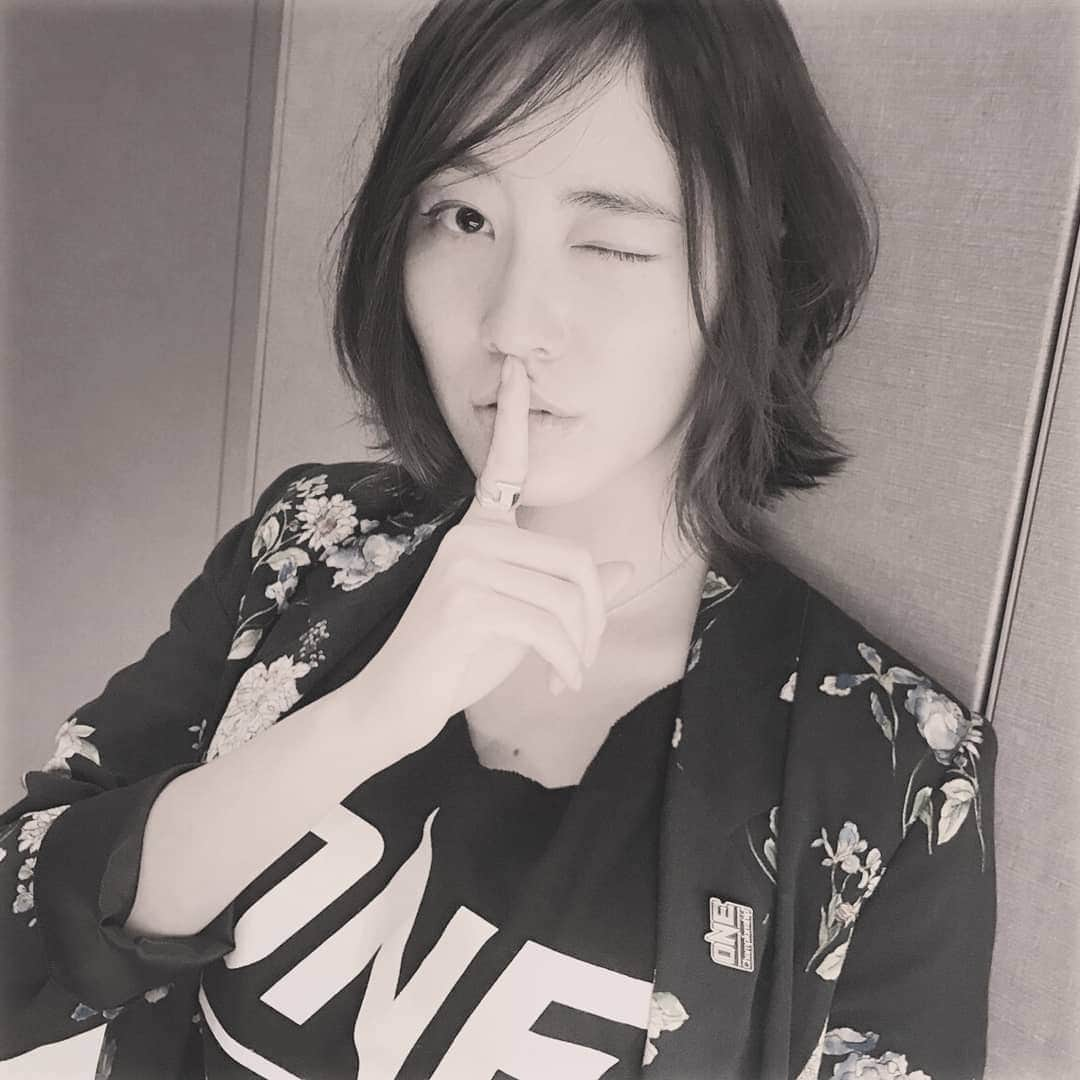 松井珠理奈さんのインスタグラム写真 - (松井珠理奈Instagram)「オフィスでミーティングの私。 #privacy  #onechampioship  #明日はジャカルタ大会 #jkt48 に会いたいなぁ✨ #jacket #zara #weareone  #wearefamily  #iwanttogotojakarta #3枚写真あります #最後は…ふふふ😉 #私は日本でお留守番 🐶」10月24日 19時11分 - jurinamatsui3