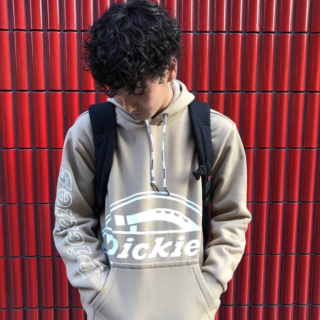 ディッキーズさんのインスタグラム写真 - (ディッキーズInstagram)「Dickies Store Staff Coordinate from HEP FIVE. #dickies #dickiesjp #linkcode #リンクコーデ #hoodies #hoodiestyle #874 #trend #pairlook #fallvibes #workwear #sweat #streetfashion #dickiesworkwear #autumn #autumnfashion #dickiesjpstaff #osaka #hepfive」10月10日 11時45分 - dickies_jp