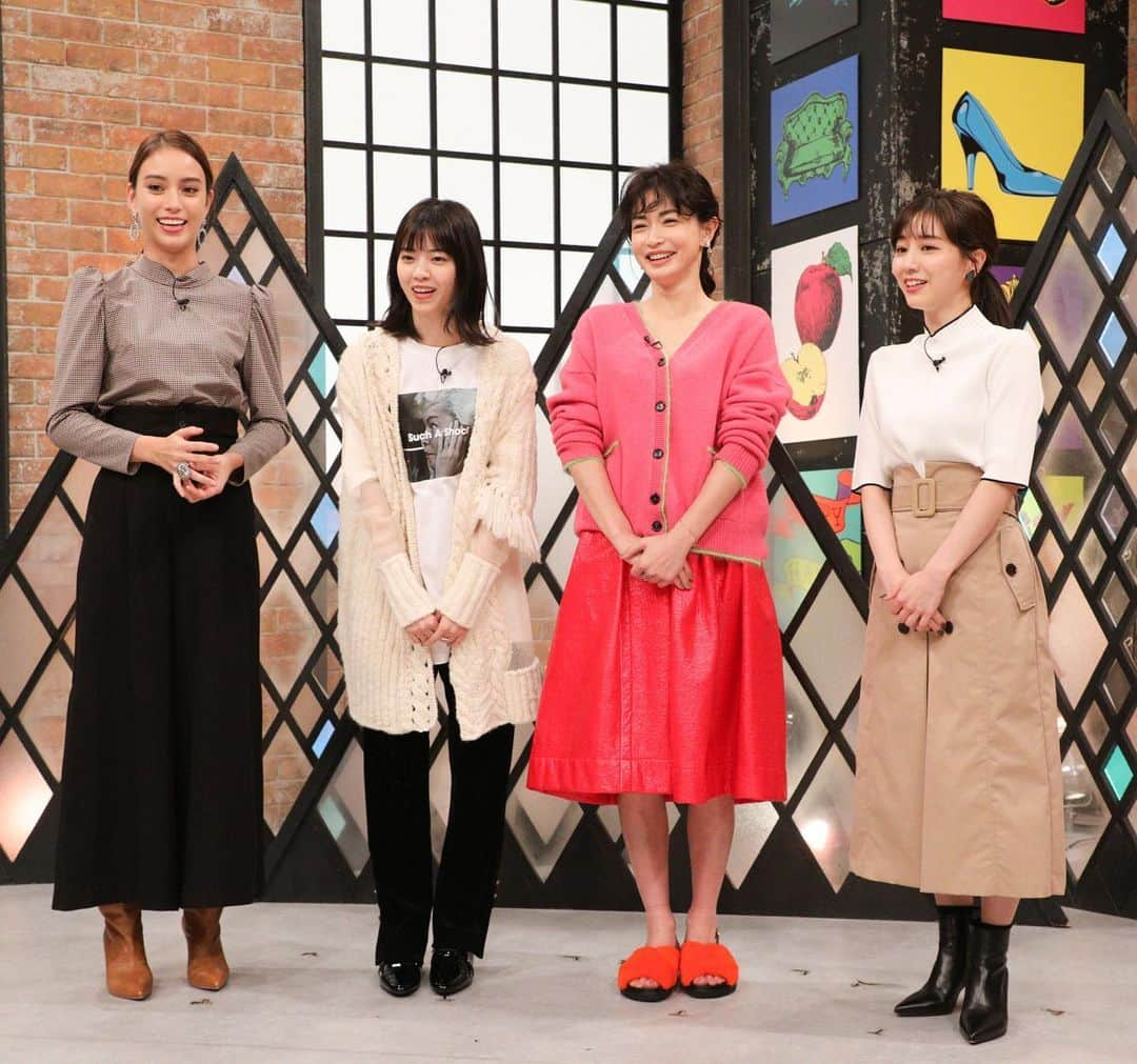 関西テレビ「グータンヌーボ2」さんのインスタグラム写真 - (関西テレビ「グータンヌーボ2」Instagram)「👗✨ファッション✨👠 ・ 8日に放送された #グータンヌーボ2 のMC4人の #ファッション をご紹介します〜💁‍♀️✨ ・ #長谷川京子 さん ニットカーディガン、スカート、サンダル　@marni シルバーリング、シルバーピアス　@gas_bijoux_japan 🎃 #田中みな実 さん ニット、スカート　@loveless__official イヤリング　@threefourtime_official ブーツ　@freelance_paris 🎃 #滝沢カレン さん ブラウス、ワイドパンツ　@lagunamoon_com リング　@buff_otani 🎃 #西野七瀬 さん Tシャツ　@discovered_official ニットカーディガン　@stair_ryokomukasa  パンツ　@eicayoshinari アクセサリー　@ahkah_official ・ 🧚‍♂️」10月10日 11時47分 - gutan_ktv