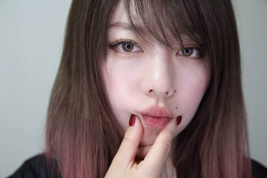 のインスタグラム：「... #戻顔 . . . アルグラッドザタワー心斎橋にあるキレイ専科ジュエル @kireisenkajewel に行ってきた！ . 戻る顔と書いてREIGANと読む その名前の通り 顔を元の位置に戻すのやってもらいに行きました！ そしたら顔スッキリ、鼻シュッとした！全然痛くなく 気持ちいいぐらいでした！ 左ビフォー、右アフター . 鎖骨も上に上がってるから 綺麗に出す為に下げること！ これは私重症やから鬼痛😂 自分でも普段からやること心がけて綺麗な鎖骨だす！ . 戻顔と同時に寝転んでてできる -４℃で脂肪を冷却して凍らし体外排出できる 冷却痩身クライオも今回は お腹二箇所吸い上げ！ めっちゃ冷たいんかなと思ってたけど 全然そんなことなく、痛くもなく、寝てた 肌ダメージゼロで部分痩せできるって最高すぎ！ でも努力せずして痩せれることはないから 同時に鍛えるのも大事！ . 可愛くて綺麗な人は、みんな努力してるし、その分お金もかけてる 理想に近づける様に、がんばろー！ . . #冷却痩身 #クライオ #痩身　#部分痩せ　#戻顔　#小顔　#鎖骨　#リンパ　#美ボディ  #ダイエット　#冷却　#脂肪　#脂肪排出 #美容　#ボディメイク #フェイシャルエステ #アルグラッドザタワー心斎橋 #キレイ専科ジュエル」