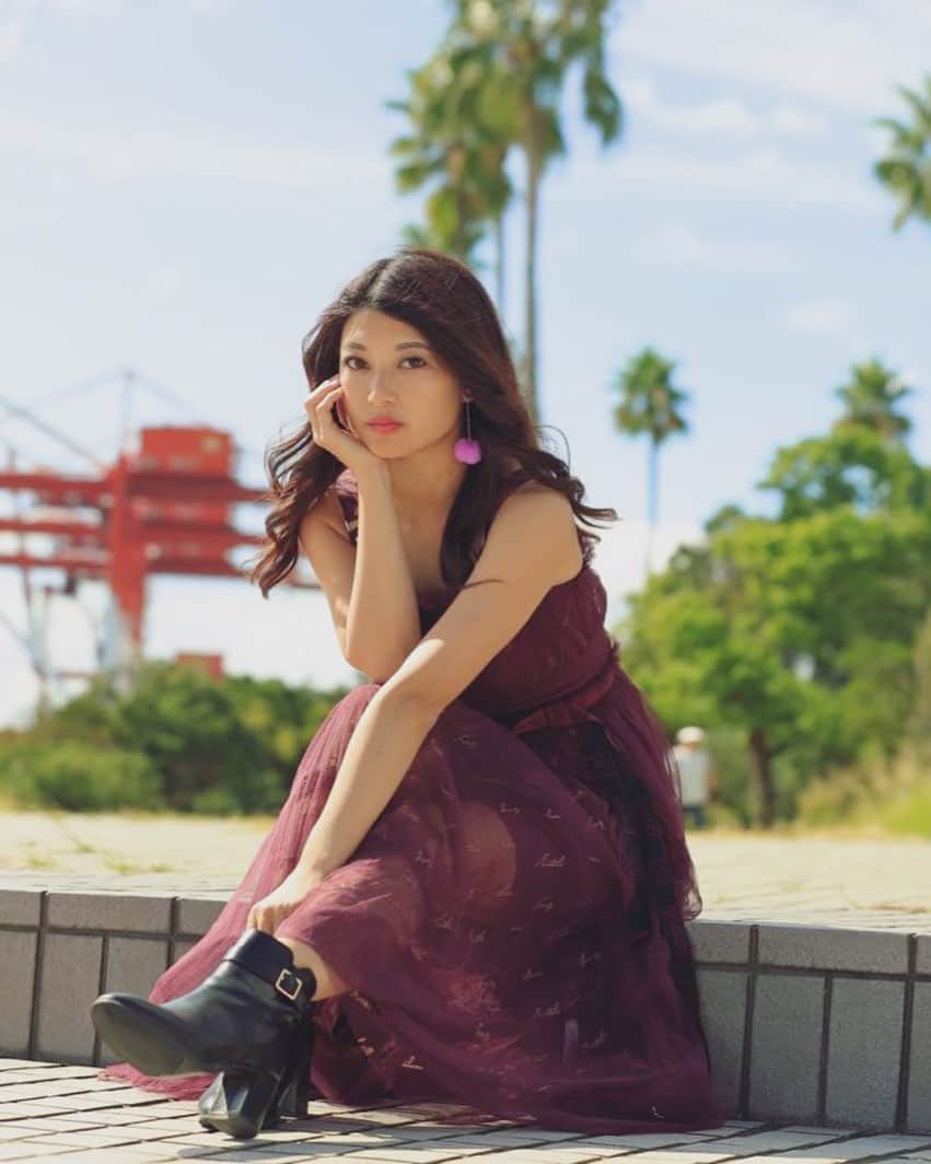 のインスタグラム：「巻き髪yoshika♡  #picoftheday #shooting_time #KOBE #六甲アイランド #outfitoftheday #snidel #autumnvibes #被写体 #ワンピース #racequeen #japanesegirl #asiangirls #followme」