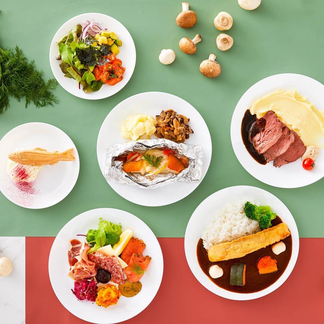 IKEA JAPANさんのインスタグラム写真 - (IKEA JAPANInstagram)「食欲の秋🍁サーモンと秋の味覚 フェア本日より開催！﻿ ﻿ 旨みをぎゅっと凝縮したサーモンフィレのホイル焼きは、キノコソテーと一緒にどうぞ。イケアの定番カレーは、サーモンフライと秋野菜で旬の味わいに。ローストビーフは期間限定のトリュフソースでさらにスペシャルな一皿になりました。今だけのメニューをご堪能ください✨﻿ ﻿ 期間：2019年10月10日(木)～11月17日(日)﻿ 時間：11:00〜20:30（ラストオーダー)﻿ 場所：2階イケアレストラン＆カフェ﻿ ﻿ #IKEA #ikeajapan #IKEAFOOD #salmon #mushroom #イケア #イケアフード #くつろぎの冒険 #秋の味覚 #食欲の秋 #サーモン #キノコ」10月10日 11時21分 - ikeajapan