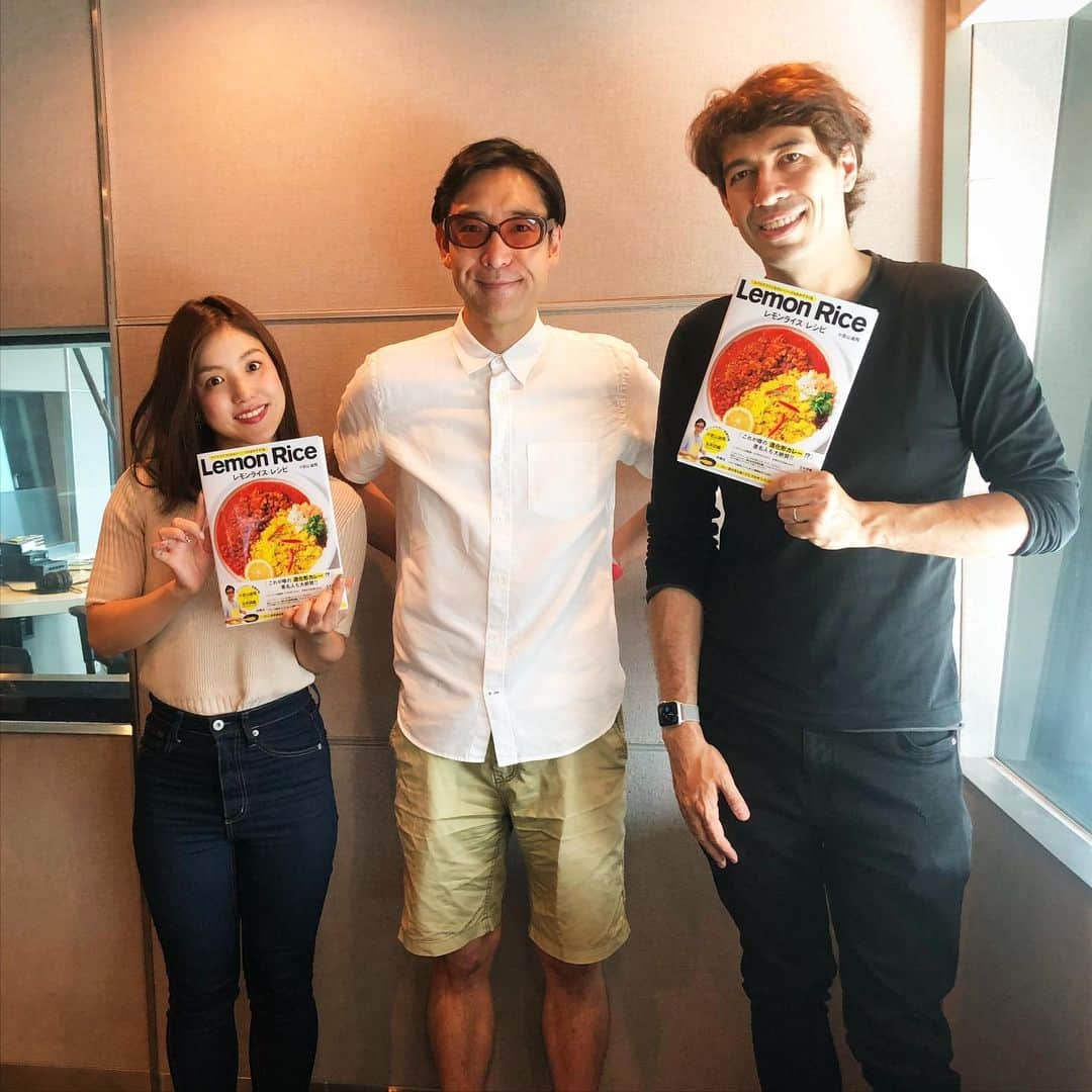 のインスタグラム：「本日は　#jwave  にてサッシャ君の　#stepone813  へ。寄り道をテーマに、　#おひとりディズニー　の話や、酒場の話や渋谷の天下寿司の話まで。楽しかった！　その足で　#レモンライス東京 に向かう。みなさんもぜひ！　#レモンライス」