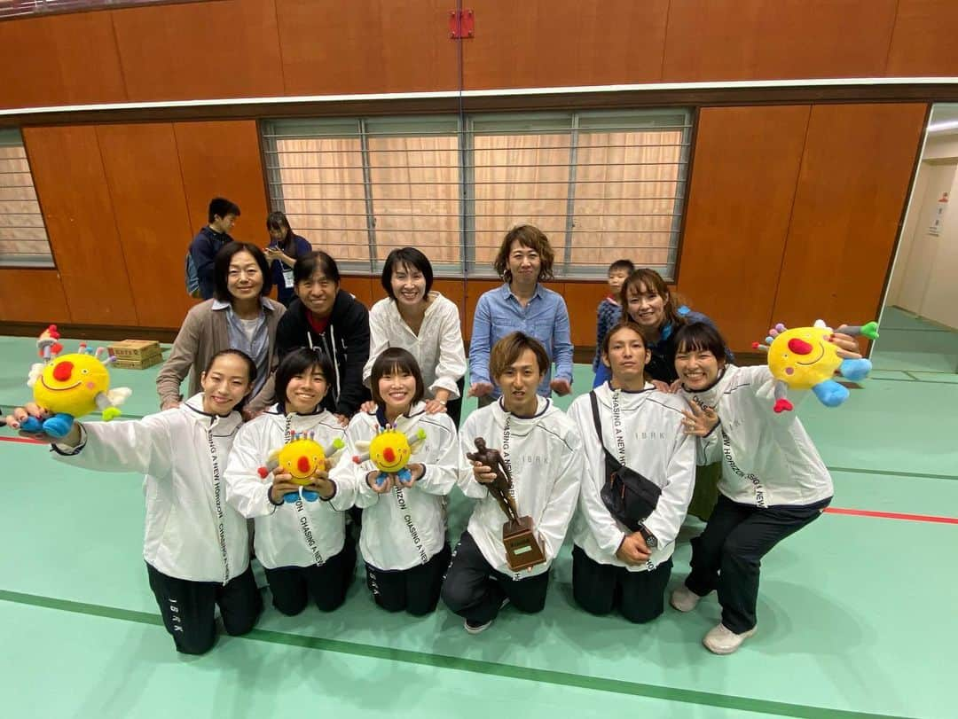 野村真一郎さんのインスタグラム写真 - (野村真一郎Instagram)「【いきいき茨城ゆめ国体】 Team IBRK🌊 天皇杯🏆皇后杯🥇獲得できました！ まずはこの為に5年間国体を頑張ってきたので本当に嬉しい！ あきよちゃん、ゆかちゃん、たっくんという小学生の頃から僕が背中を追いかけてきた豪華な面々と共に戦える事だけで嬉しいのに、更に優勝までできるなんて本当に最高の思い出になりました。  実は、国体二ヶ月前くらいから右手の指を故障してて、自分の中で一番の武器である握り込みが制御される日々でかなりメンタル的に苦痛だったし、最大出力が出せない日々に悶々としていたけれど、とりあえず自分が今出せる全てを出し切ろうと気持ちを切り替えた結果、悔いの残らないぐらいには頑張れたと思います。  浜崎先生や長山トレーナーの力が無ければ、出場すらも危うかったので、本当に感謝です！ Mob、シェアコンキャンセルに関しては本当に申し訳ないです。 シェアコン動画は皆さんに満足頂けたようなので良かった。笑 持てないホールド無いです。  ここが僕にとってクライミング人生の節目では全く無いので、まだまだ頑張ります。 これからもよろしくお願いします！  #いきいき茨城ゆめ国体 #茨城国体 #茨城国体2019 @monturajapan  @montura_official  @unparallelup  @unparallel_nordic  @rockmasterhq  @hamasakichiryoin0929」10月10日 11時44分 - nomura_shinichiro