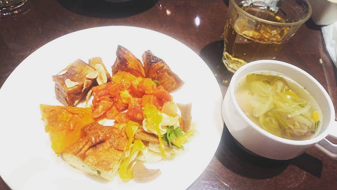 松坂南さんのインスタグラム写真 - (松坂南Instagram)「この日も野菜料理屋さんへ⤴️」10月10日 11時40分 - minami_matsuzaka