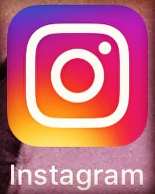 ブライアン・メイさんのインスタグラム写真 - (ブライアン・メイInstagram)「HELP !!! @instagram !!! Are you there ?  I have big trouble on my Instagram account.  My new phone can not access my account - and IG no longer recognises my password. I’ve just spent 2 hours going round and round in circles on the support pages (with an Apple expert !) getting nowhere.  Is there any chance of talking to a Human Being at Instagram ? Please ? 💥💥💥💥 Obviously I first tried to change my password. But it refuses to send me a new link either by email or by phone. What is more worrying is that I get a message back which is in Russian. Luckily I can still post on my spare phone which at the moment is still running my account. But I would guess that if this phone exits IG, I won’t be able to get back in. 💥💥💥💥 THANKS ! Bri」10月10日 3時31分 - brianmayforreal