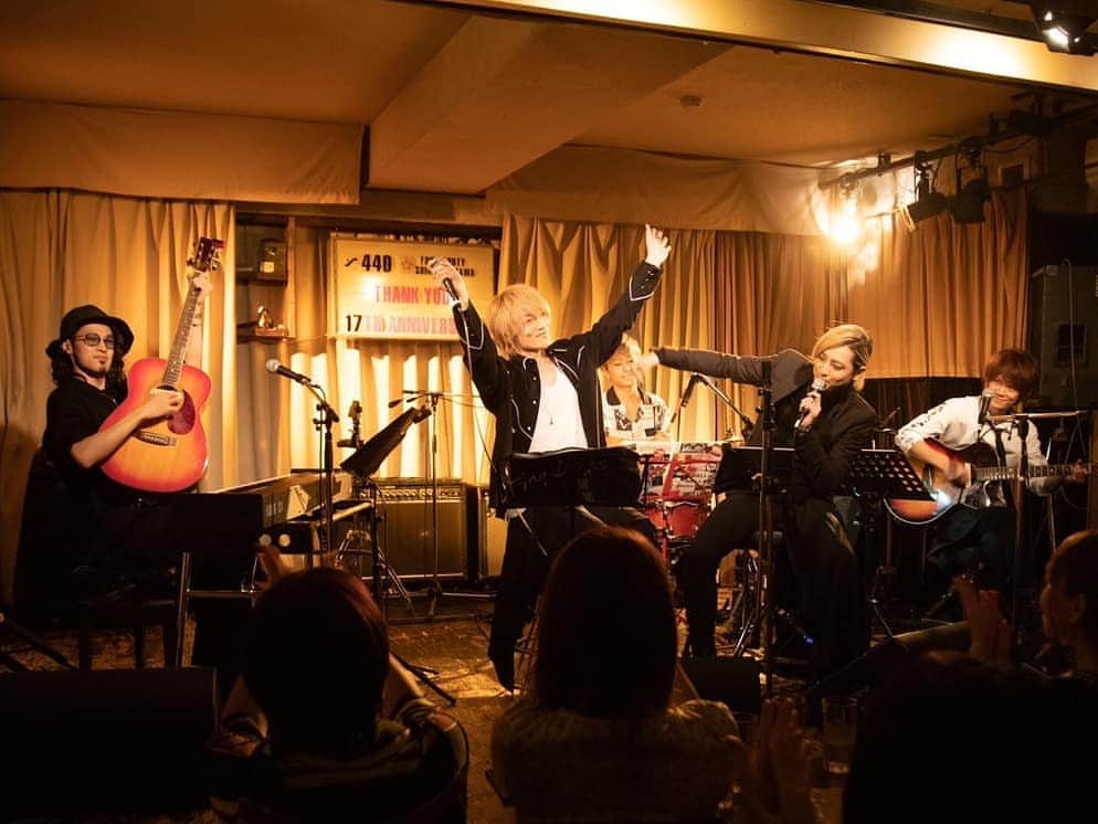 斉藤秀翼さんのインスタグラム写真 - (斉藤秀翼Instagram)「先日の #アコースティックライブ 。 #ThinkingDogs #斉藤秀翼 サポートは #SHIGE #岡本晃弦 にて  初めて語った思いもありました。 また歌えたらいいなー。 #175R #東京」10月10日 3時58分 - syuusuke.s