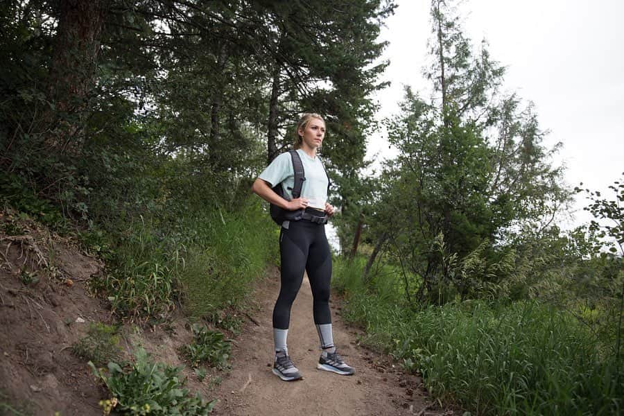 ミカエラ・シフリンのインスタグラム：「I spend a lot of time with cold toes shoved into race-fit ski boots (*don’t get me wrong, I love it - but it’s not always the MOST comfy because ski boots are tiiiiiight for performance😅*), so when I get the chance to slip on my @adidas #terrexfreehiker ‘s for some outdoor adventures it makes my feet REALLY happy...and dry🤪🤘 (special thanks to #goretex seriously it’s like magic😂). @adidasterrex #createdwithadidas #ad」