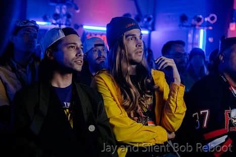 クリス・ウッドのインスタグラム：「My friend @thatkevinsmith let me come play in JAY AND SILENT BOB REBOOT with my pal @jesse_rath, and boy-oh-boy did we milk our two seconds! The film is hilarious and full of surprises and everything you want it to be—go see it!! #JayAndSilentBobReboot is in theaters nationwide on October 15th & 17th with @fathomevents! Head to their page to find a theatre near you.」