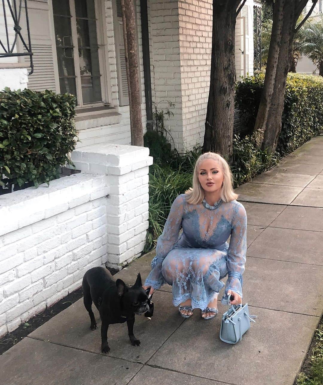 Olivia Piersonさんのインスタグラム写真 - (Olivia PiersonInstagram)「Baby blue vibes in @comino.couture with my gurllllll 🦋🥶💙🐾」10月10日 5時53分 - oliviapierson