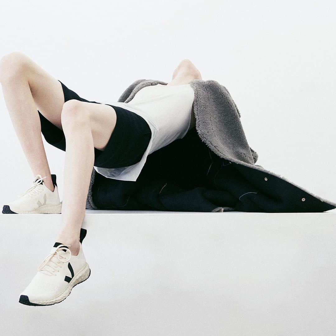 バーニーズ・ニューヨークのインスタグラム：「"The main gesture is really about sending a message that even an old hypocrite like me can change directions." — @rickowensonline on his new @veja collab. Shop now online.」
