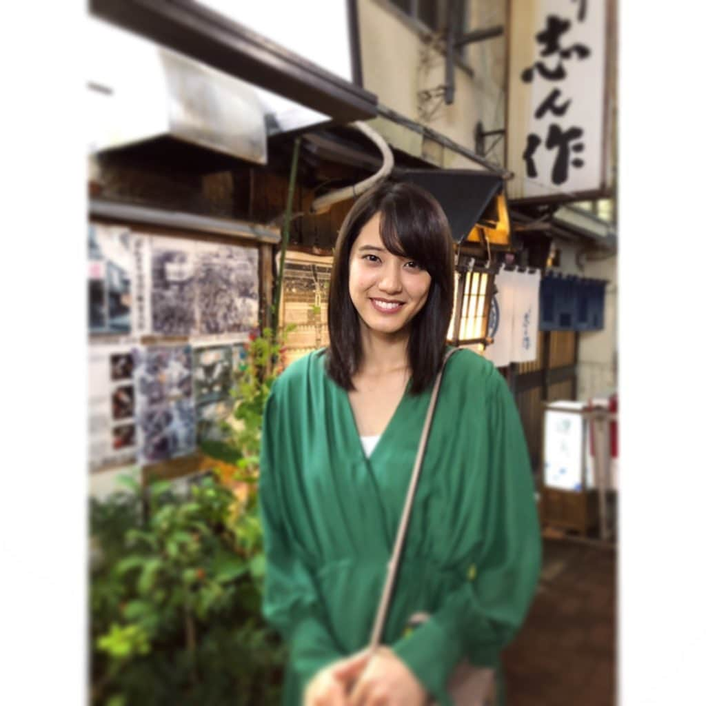 山崎紘菜さんのインスタグラム写真 - (山崎紘菜Instagram)「#霧島酒造 #CM #くろっきりですか〜〜」10月10日 11時55分 - hirona_yamazaki