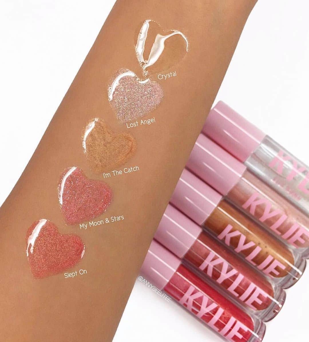 Kylie Cosmeticsさんのインスタグラム写真 - (Kylie CosmeticsInstagram)「What’s your go-to high gloss shade?✨ pic by @annybeeutee」10月10日 6時31分 - kyliecosmetics