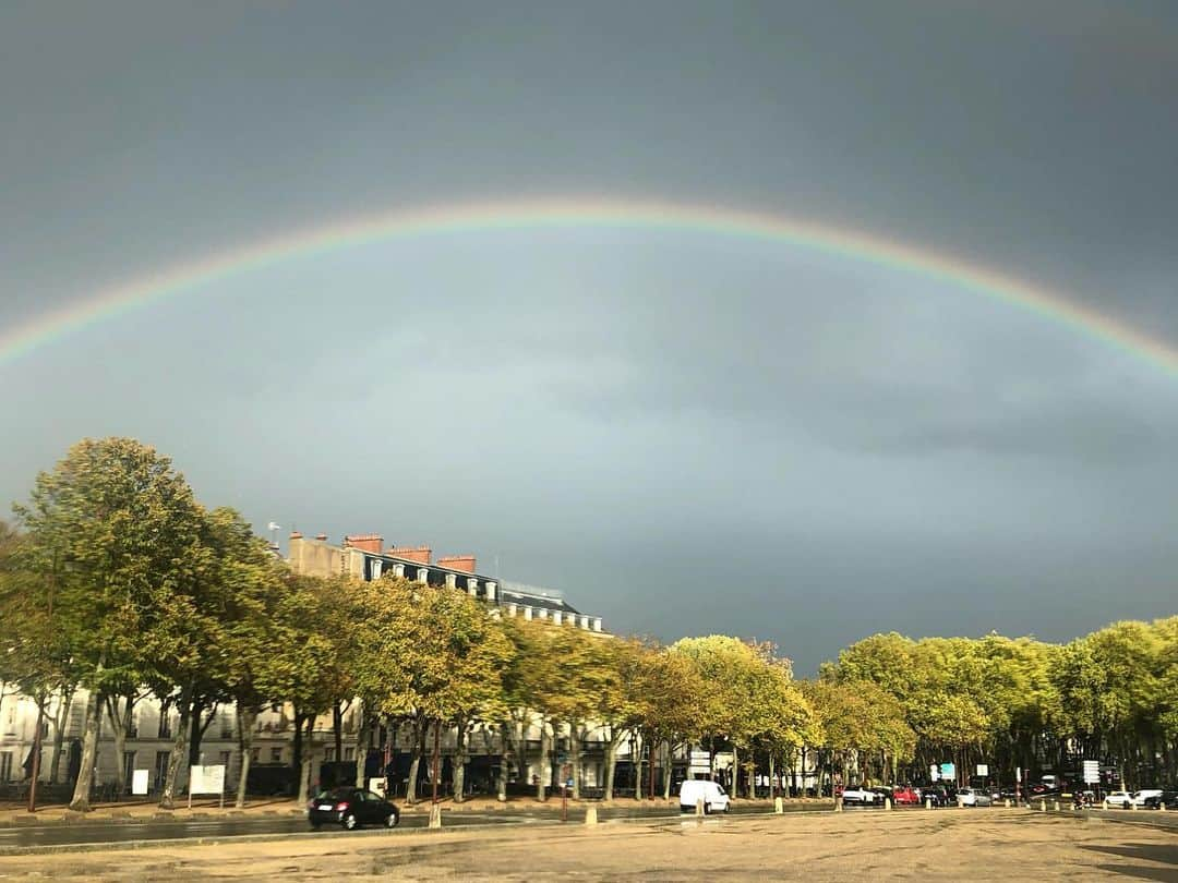 矢吹春奈さんのインスタグラム写真 - (矢吹春奈Instagram)「After the rain 🌧 there was a super romantic rainbow. I really wished that you ware there with me.....❤️🌈✨」10月10日 7時42分 - yabukiharuna