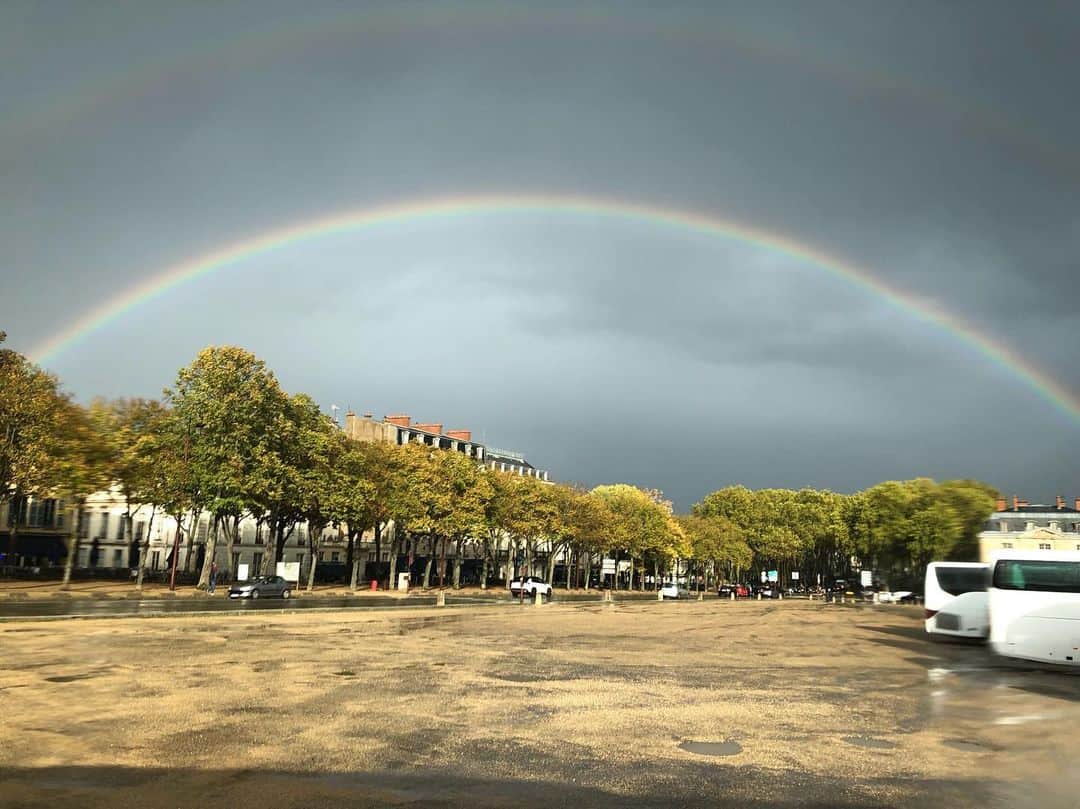 矢吹春奈さんのインスタグラム写真 - (矢吹春奈Instagram)「After the rain 🌧 there was a super romantic rainbow. I really wished that you ware there with me.....❤️🌈✨」10月10日 7時42分 - yabukiharuna
