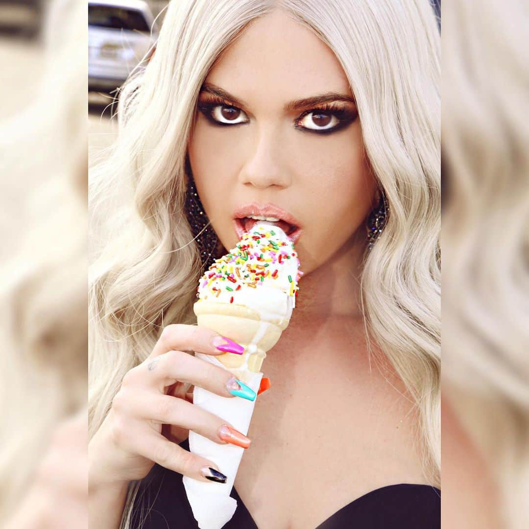 シャネル・ウエスト・コーストさんのインスタグラム写真 - (シャネル・ウエスト・コーストInstagram)「Cuz I’m Icy, wifey, haters wanna fight me 🍦🍦🍦😜😜😜」10月10日 7時44分 - chanelwestcoast