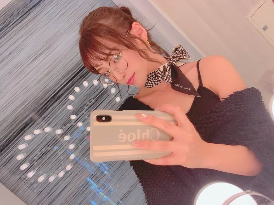 引地裕美さんのインスタグラム写真 - (引地裕美Instagram)「スワイプしてね❣️➠➠➠ . . おしゃれメガネはじめました👓❤️ . . #引地裕美 #モデル #rq #レースクイーン #めがね #スカーフアレンジ #スカーフ #dior #ゆうみ服 #얼스타그램 #照片 #粉我 #셀피 #패션스타그램 #데일리코디 #패션 #时装」10月10日 7時54分 - yuumihikichi