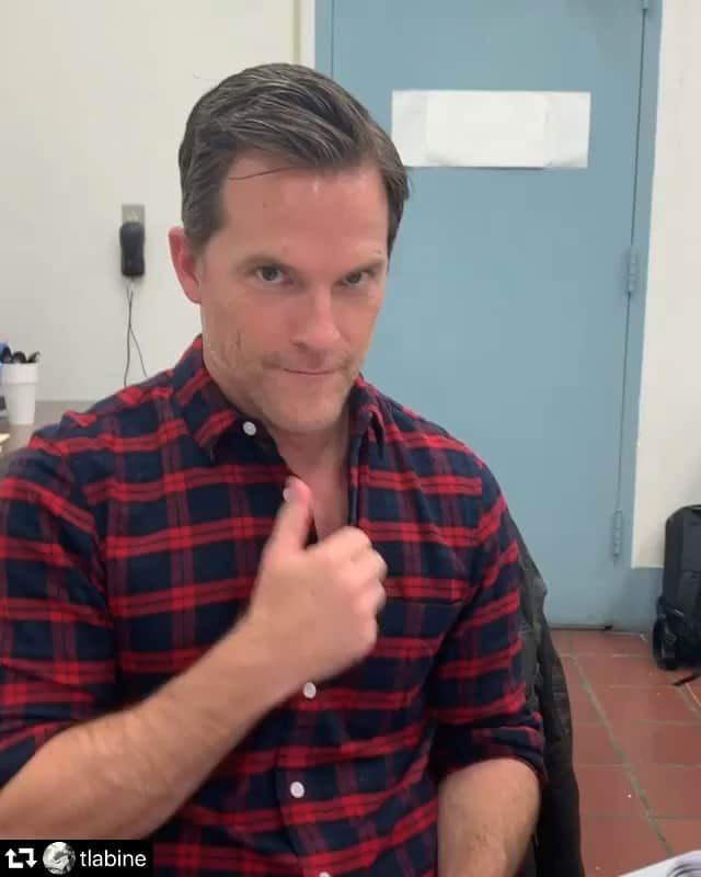 マイケル・ドイルのインスタグラム：「New hashtag for Iggy and Martin #iggmar. Anyone?  #repost @tlabine ・・・ A little #bts from today’s @nbcnewamsterdam table read. Hubby in the HOUSE!! @themikedoyle  And I are going to have some incredible stuff coming up. You just wait! This episode is a heavy hitter. Tears all over my script. Not kidding even a Little bit. Written by the fabulous #shireenrazack Directed by the incomparable #CDN legend himself #DonScardino #damfam #newamsterdam」