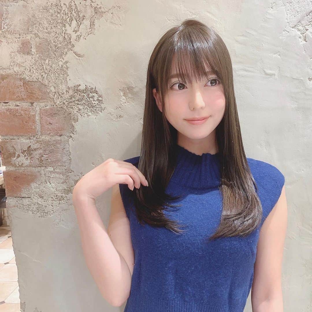 堀尾実咲のインスタグラム：「@afloat_ruvua_color にてカラーとトリートメントして頂いてきました🐰✂︎ 担当は古川さん(@chanshin1103 )👯‍♀️ イルミナカラーのスターダストってやつだって☺️ イルミナカラー透明感出るからすごく気に入った🤤🌟 #美容院 #サロン #afloat #カラー #トリートメント #イルミナカラー #スターダスト」