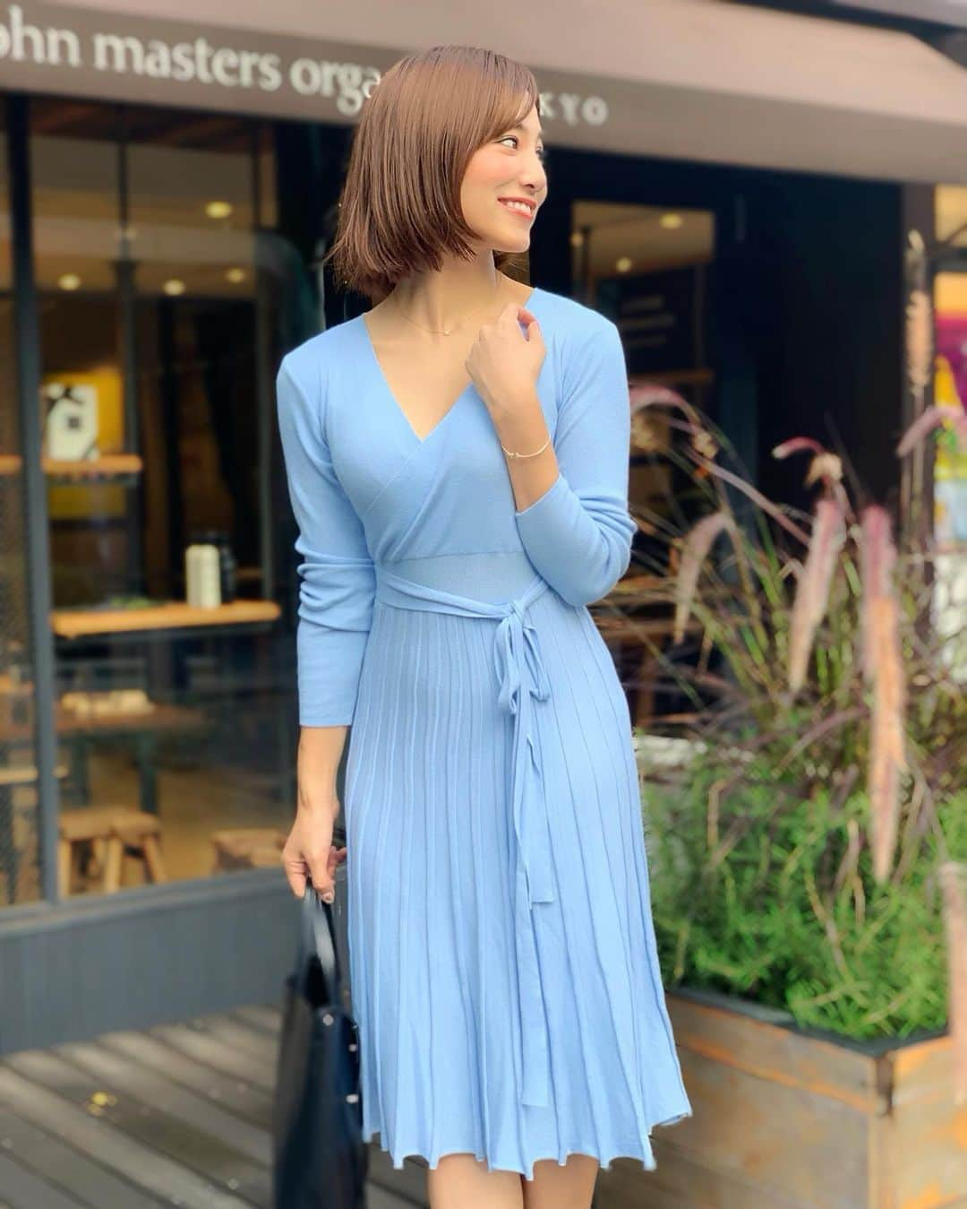 石井里奈さんのインスタグラム写真 - (石井里奈Instagram)「おはよん☺️💕 . 今朝は通勤コーデ👗 なんだか最近涼しくなってきたのでこないだいよいよニットデビュー🙆‍♀️✨ . だんだんお洋服も秋素材に移行中😚✨ いつもは選ばないブルーカラーを選んだら、なんだか新鮮でいい感じ😛✨ . いよいよ秋ドラマ始まりましたね🥺 秋は何観ようかなぁ〜🥺 おすすめあったら教えてください📺 . dress... @deicyshop_official . #秋コーデ #秋服 #秋服コーデ #ニットワンピ #ニットワンピース #knit #knitdress #blue #skyblue #fashion #coordinate #ファッション #コーデ #りなまるコーデ #コーディネート #おはよう #朝ドラ #ドラマ #drama #通勤コーデ #通勤 #ボブ #ショートヘア #ミディアムヘア #秋ヘア #autumn #autumnfashion #japanese #japanesegirl」10月10日 8時33分 - ri7tin1025