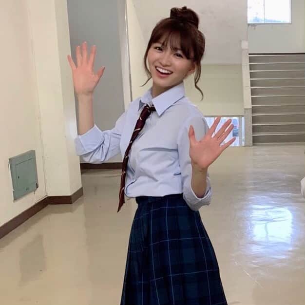 映画『午前0時、キスしに来てよ』のインスタグラム：「＼📚0キススクールタイム🏫 ／ ﻿ ﻿ 🕘ただいま9時！ ﻿ ﻿ ぴょこっと出てきたるんちゃん ジャジャーンっ🖐🏻🤚🏻✨ ﻿ ﻿ 今日も元気に頑張ろう❣️ ﻿ ﻿ #朝 ☀️ #おはようございます😊 #今日も #元気 に 🐾#週末まで #あと少し  #午前0時キスしに来てよ #12月6日公開 #ゼロキス #るんちゃん #岡崎紗絵 #jk #かわいい」