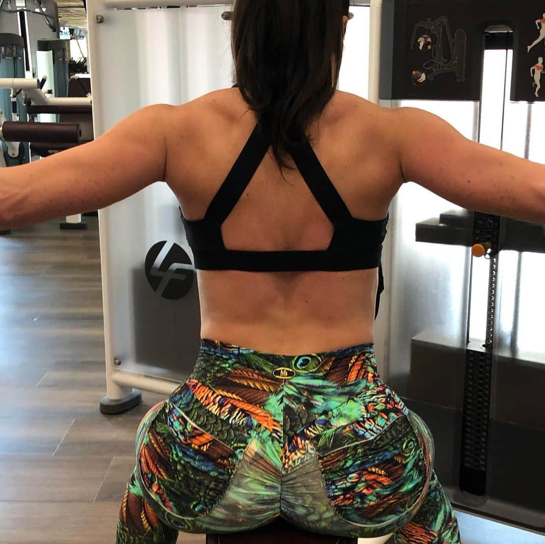 Kendra Lustさんのインスタグラム写真 - (Kendra LustInstagram)「#Humpday #backworkout #gymmotivation #girlsthatlift #girlswithmuscle #sexy」10月10日 9時04分 - kendralust