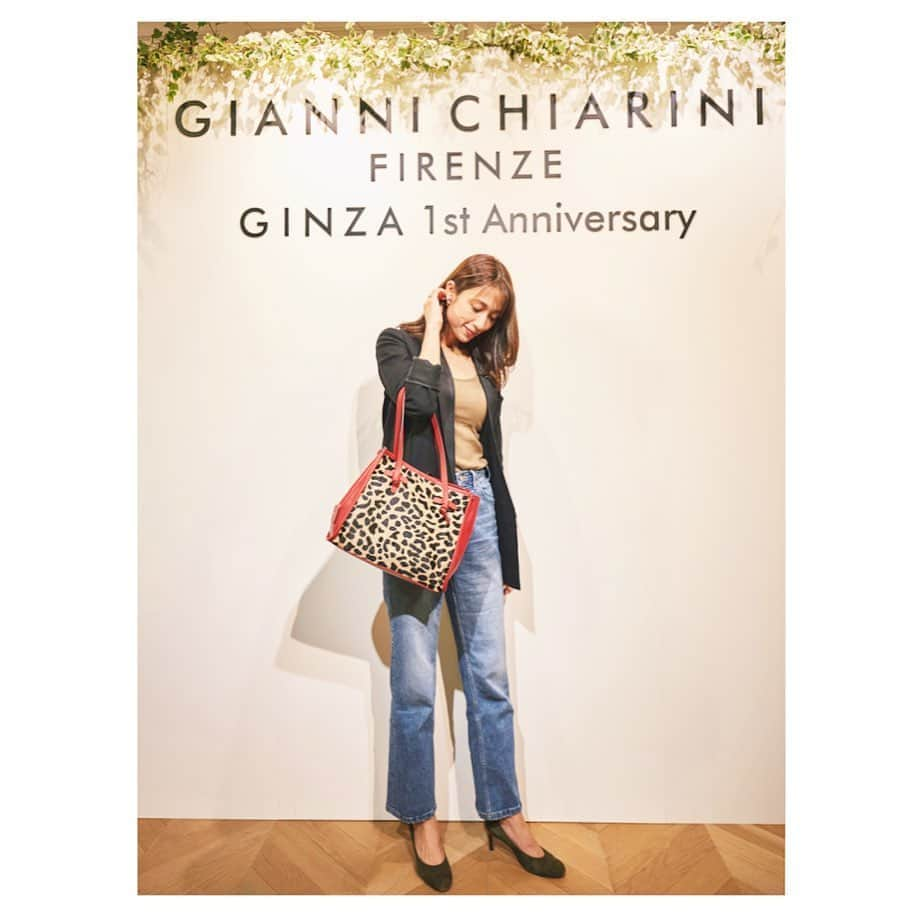 広瀬未花さんのインスタグラム写真 - (広瀬未花Instagram)「昨夜は  @giannichiarini_jp  の銀座店1周年記念のパーティーにいってきました❤️ ・ 1999年にフィレンツェで創設されたレザーグッズブランド。 “メイド・イン・フィレンツェ”にこだわり、機能性はもちろん、バリエーションにも富んだモダンなデザインで人気が高いブランドなんです♪ ・ 私が選んだのは定番の MARCCELA の今季らしいレオパード柄❤️ 赤が可愛いのですよ💕 ・ 是非お店にいってみてね✨ ・ ・ jacket/ @lanvinofficial  denim/ @moname.official ・ #giannichiarini #firenze  #ginza #1stanniversary」10月10日 10時16分 - micahirose