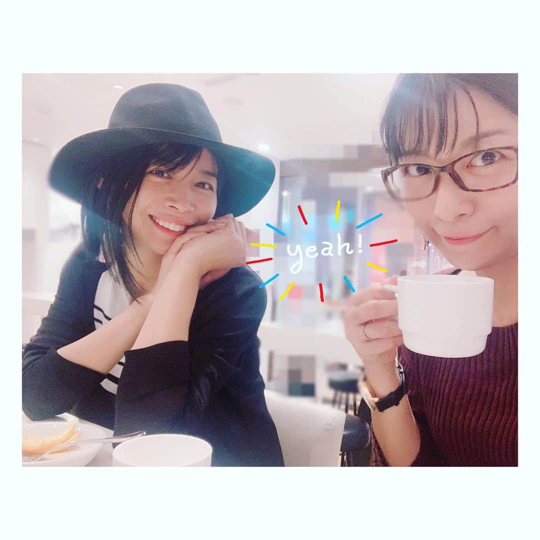 三倉茉奈さんのインスタグラム写真 - (三倉茉奈Instagram)「少し前に佳奈とランチ☺︎ 会うとお互いの近況報告大会、開催。家庭に、仕事に、別々で過ごすことが多いけど、色んなことを共有して、話して、時には相談出来る相手がいることは本当に有難い。いつもありがとう。 #twins #sister @kana_mikura0223 #また大きな台風が来ています #皆様お気をつけ下さい」10月10日 21時10分 - mana_mikura_official