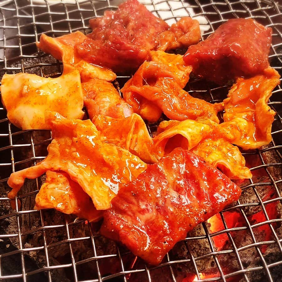 安座間美優さんのインスタグラム写真 - (安座間美優Instagram)「浅草にある焼肉「金楽」へ。 ずっと行きたかったの。 普段カルビはあまり食べないんですが、ここのはとっても美味しかった💜 ホルモンも全部美味しかったし、ハラミも美味しかったなぁ。 #肉あざま#金楽#肉好き#焼肉好き」10月10日 21時10分 - mew_azama