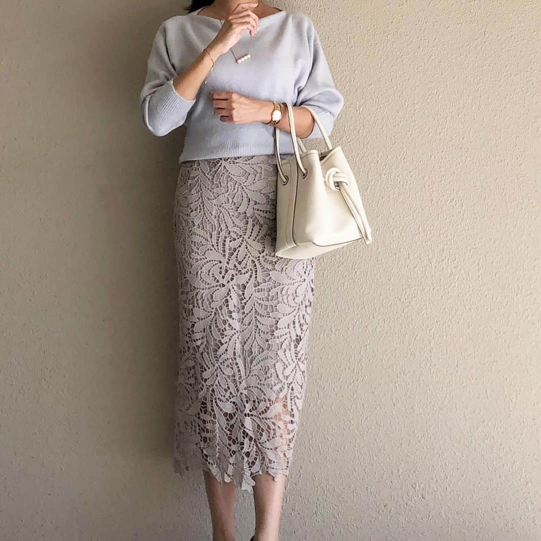 saaaay_kさんのインスタグラム写真 - (saaaay_kInstagram)「2019.10.10 coordinate♡ やっぱり大好きタイトスカートコーデが続いてます^ ^ ・ ・ この日は全体をブルーグレーな感じに🦋 上下ともfifthのプチプラですよー！ @fifth_store ▷▷▷40%OFFクーポンありです👌 ・ ・ #fifth#fifthtl#フィフス#フェミニン#ニット#スカートコーデ#高身長コーデ#ソフトタッチドルマンニット」10月10日 19時39分 - saaaay_k