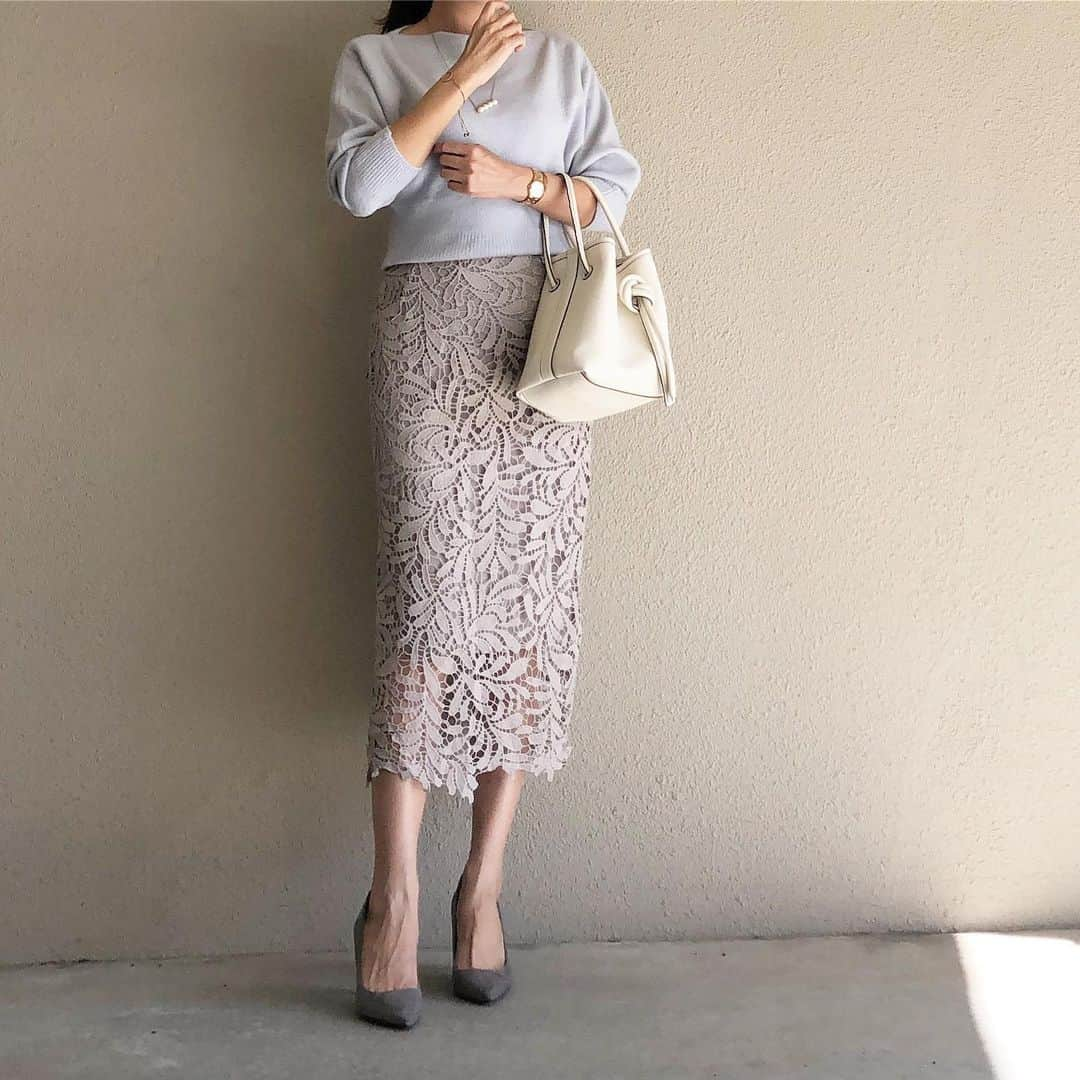 saaaay_kさんのインスタグラム写真 - (saaaay_kInstagram)「2019.10.10 coordinate♡ やっぱり大好きタイトスカートコーデが続いてます^ ^ ・ ・ この日は全体をブルーグレーな感じに🦋 上下ともfifthのプチプラですよー！ @fifth_store ▷▷▷40%OFFクーポンありです👌 ・ ・ #fifth#fifthtl#フィフス#フェミニン#ニット#スカートコーデ#高身長コーデ#ソフトタッチドルマンニット」10月10日 19時39分 - saaaay_k