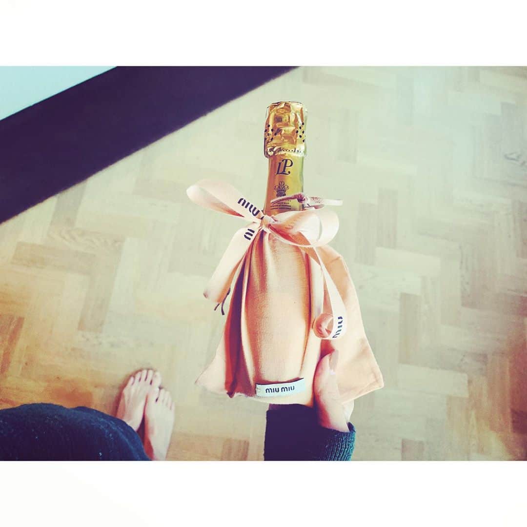 紗栄子さんのインスタグラム写真 - (紗栄子Instagram)「可愛いサイズ🍾💕 #champagne」10月10日 19時41分 - saekoofficial