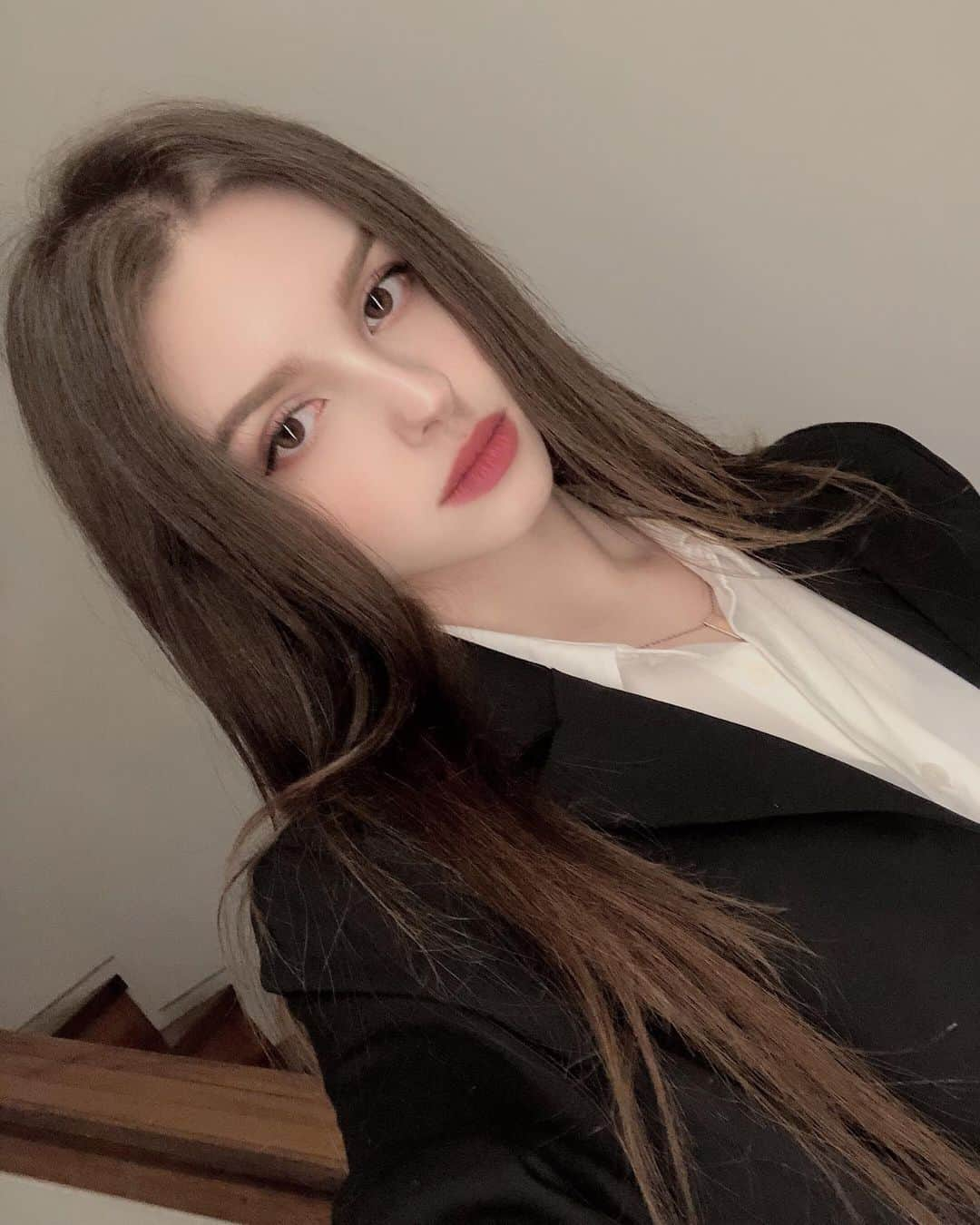 Elina 엘리나 (エリナ) さんのインスタグラム写真 - (Elina 엘리나 (エリナ) Instagram)「Do you like suit?🖤 수트 좋아하세요?」10月10日 19時53分 - elina_4_22