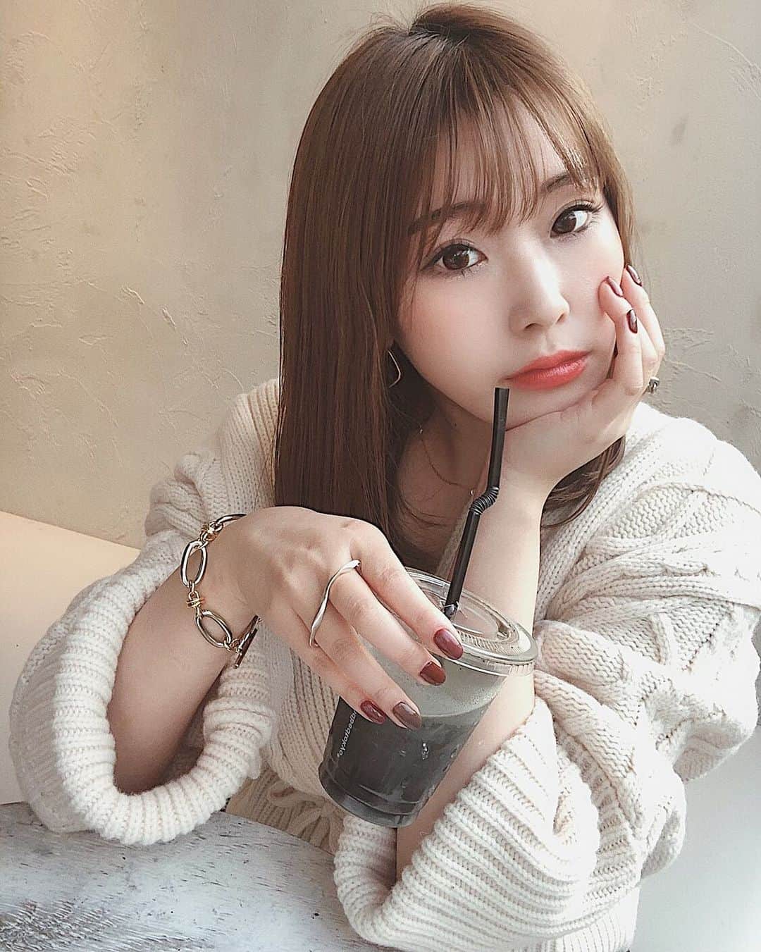 藤川沙弥のインスタグラム：「𓂅*﻿ ﻿ なんだか髪型が迷子中な近頃🙄﻿ ﻿ 先日欠かせない美容スポット﻿ @teenkarbel でマツエクリペアを⌖﻿ 上下付け放題でお願いしてるよ♥︎﻿ 負担の無いよう綺麗につけてくれるので﻿ サロンを探してる方には是非オススメ‼︎﻿ ﻿ コンタクトはEver color 1day﻿ シェリーファッジをいつも﻿ @onlinecontact で﻿ ポチッとストックして置いてる😚📦﻿ ﻿ ﻿ ﻿ ﻿ ﻿」