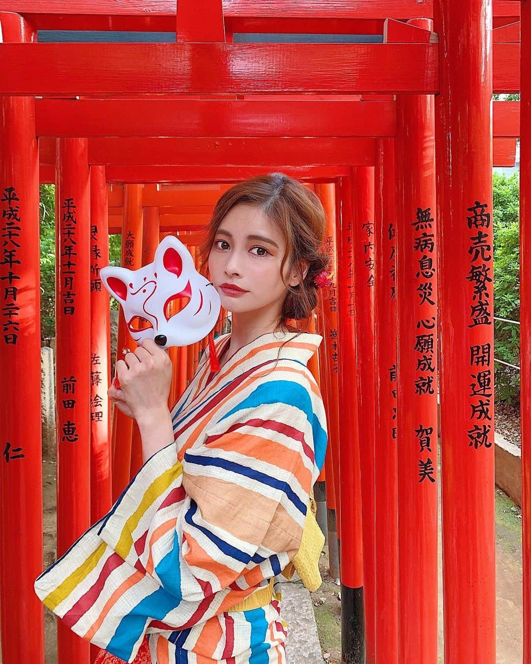 得あゆさんのインスタグラム写真 - (得あゆInstagram)「うまく化ける🦊 ことができたらな〜🦊💭 ・ ・ ・ ・ ・ ・ ・ ・ ・ #着物#浴衣#袴#下町#大正ロマン#柄#お洒落#秋#秋服#ファッション#インスタ映え#カメラ女子#写真#大人可愛い#オトナ女子#神社#カフェ#カフェ巡り#撮影#女子旅#散歩#レンタル#浴衣ヘア#ヘアアレンジ#ヘアスタイル#ハロウィン#helloween#kimono#japanesegirl#retro#japanesegirl」10月10日 19時56分 - tokuayu819