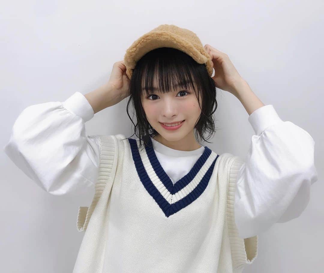 高倉萌香のインスタグラム：「. もこもこの帽子☁️☁️☁️ . たくさんInstagram更新するね🌛」