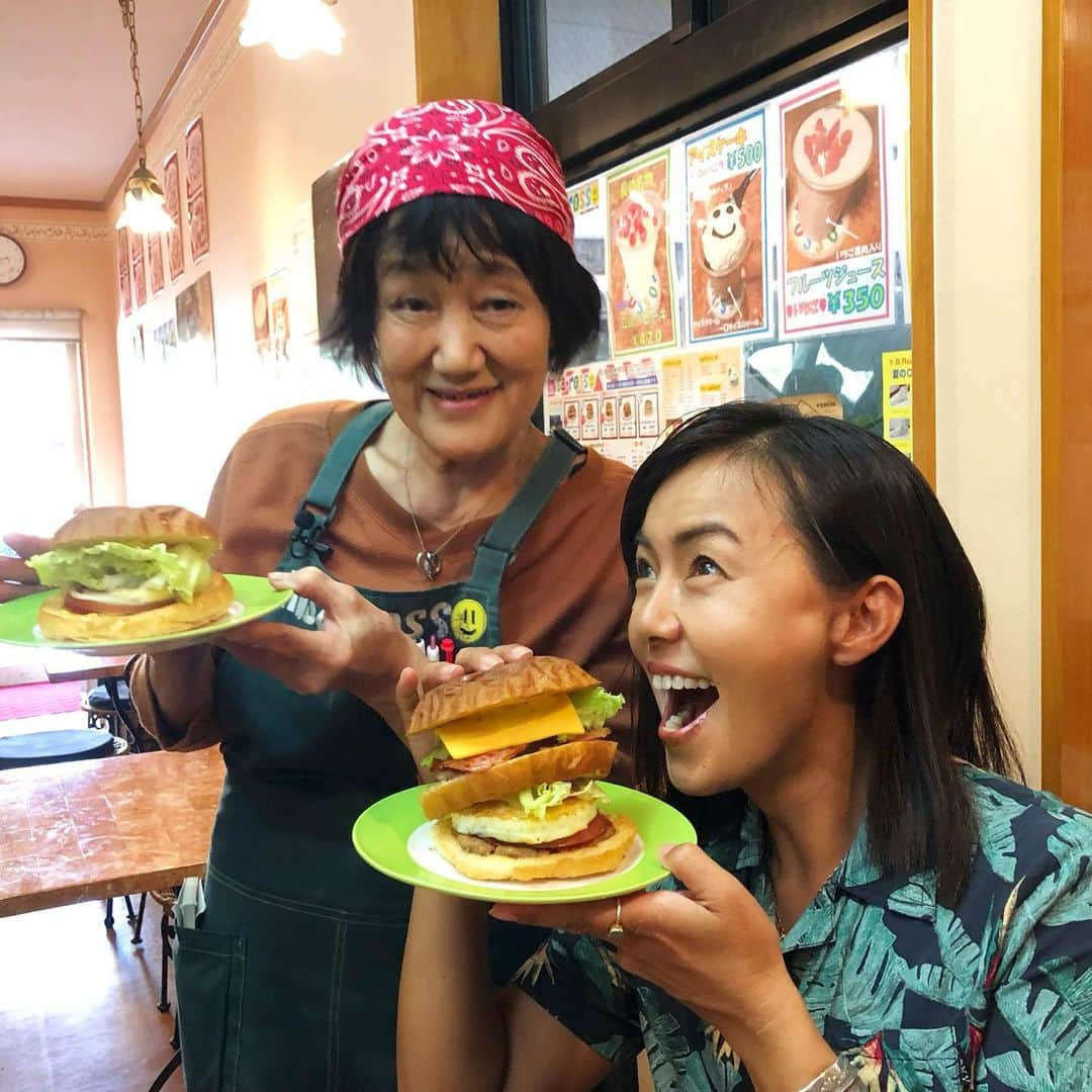 田中律子さんのインスタグラム写真 - (田中律子Instagram)「佐世保バーガー🍔 misa rossoの、ミサママの佐世保バーガーが美味しすぎて完食🤣行列が出来るミサロッソ❤️また行きたいなーーー🍔 ご馳走さまでした🙏  #tokaiケーブルネットワーク  #田中律子の旅するsup  #佐世保バーガー #ミサロッソ」10月10日 20時05分 - ri2kotanaka