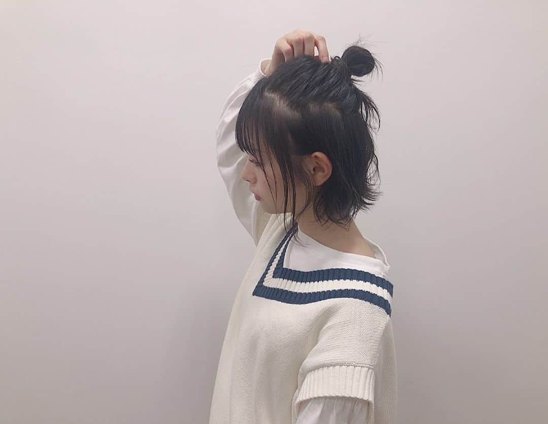 高倉萌香のインスタグラム：「. お団子どですか〜〜🍡 . ニットはだぼ〜って着てみました☺️」