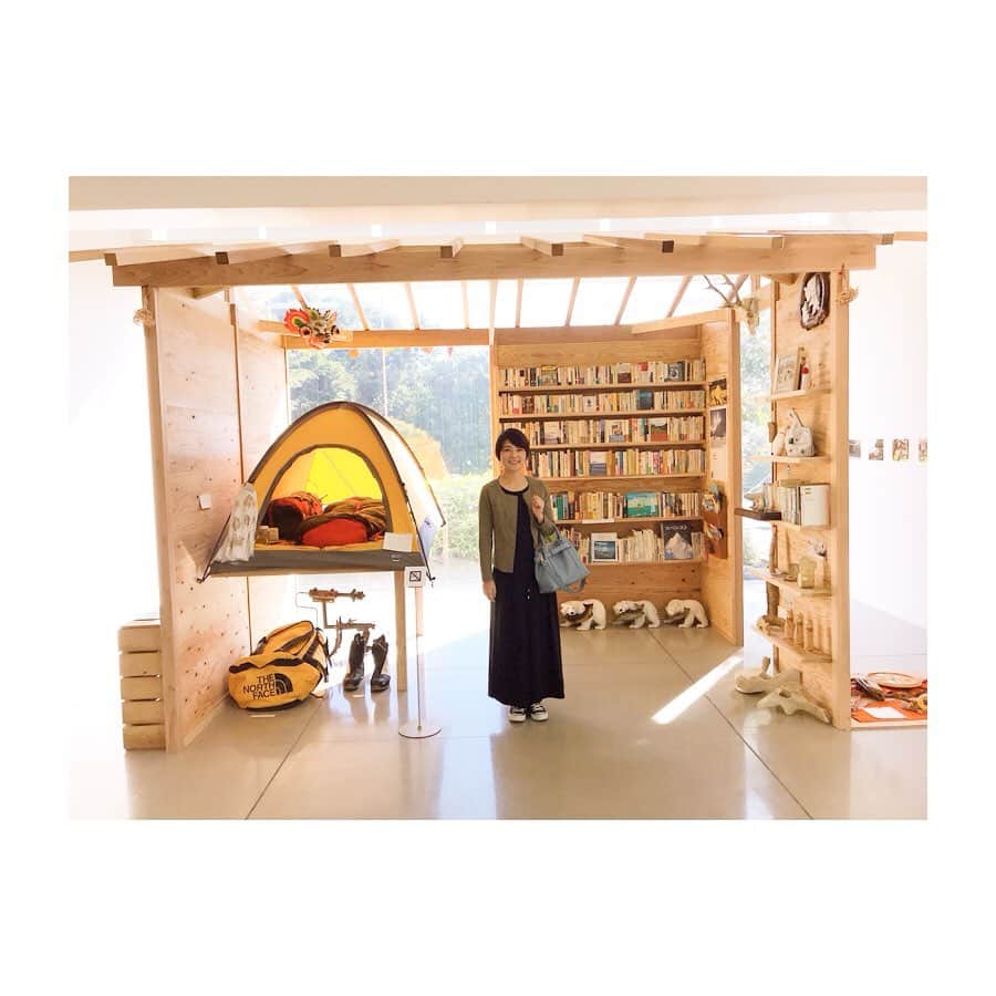 美坂理恵のインスタグラム：「#石川直樹展 「島は、山。」island≒mountain #霧島アートの森 #写真OKのコーナーあり #石川さんの部屋  会場内では、先日のどんかごでナレーションを担当したVTRがあちらこちらで流れていてうれしはずかしでした。」