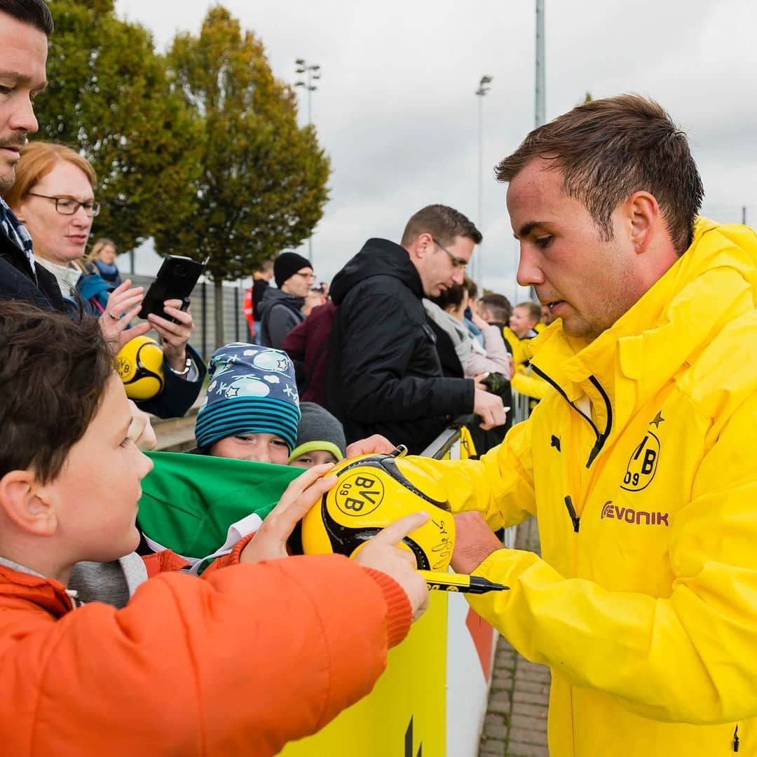 ボルシア・ドルトムントさんのインスタグラム写真 - (ボルシア・ドルトムントInstagram)「📸🤳 Public training #bvb #borussiadortmund #training #bundesliga」10月10日 20時54分 - bvb09