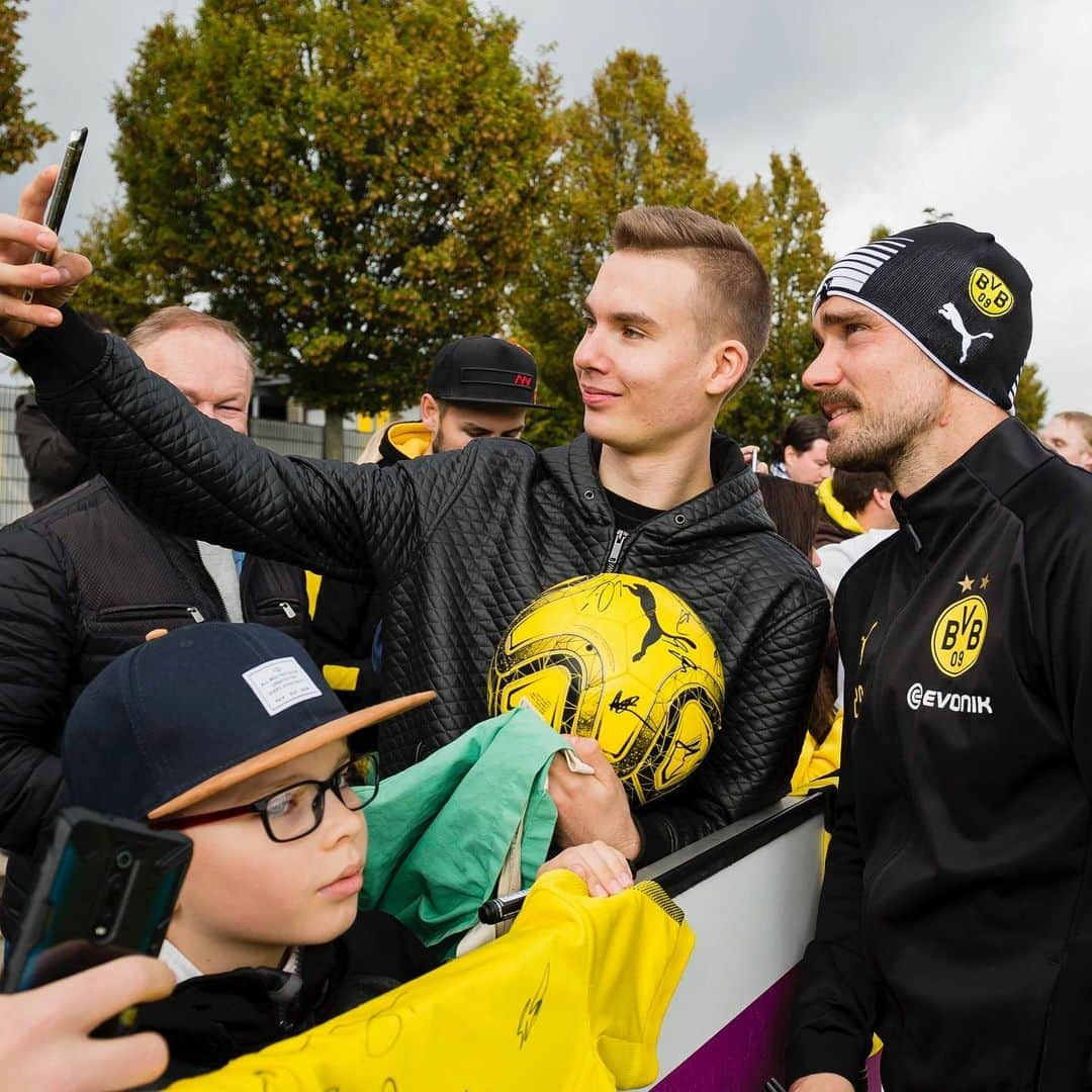 ボルシア・ドルトムントさんのインスタグラム写真 - (ボルシア・ドルトムントInstagram)「📸🤳 Public training #bvb #borussiadortmund #training #bundesliga」10月10日 20時54分 - bvb09