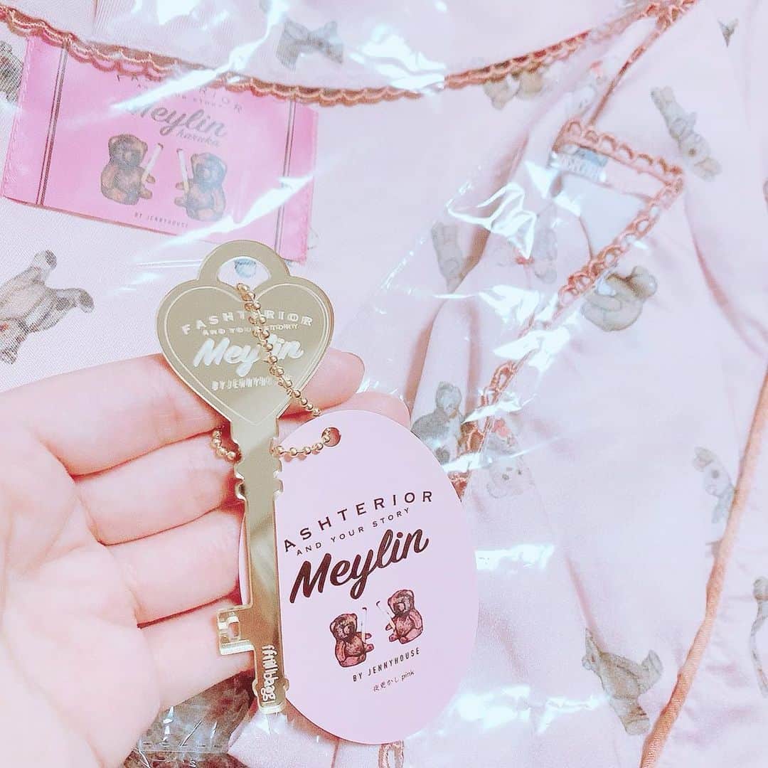 のインスタグラム：「💘 🐻 💘 🐻 ♡♡♡ はやくきたい ‪₍₍ ◝(Ｕ^ᴗ^Ｕ)◞ ₎₎‬ #jennykaori  #恋汐りんごのつくりかた」