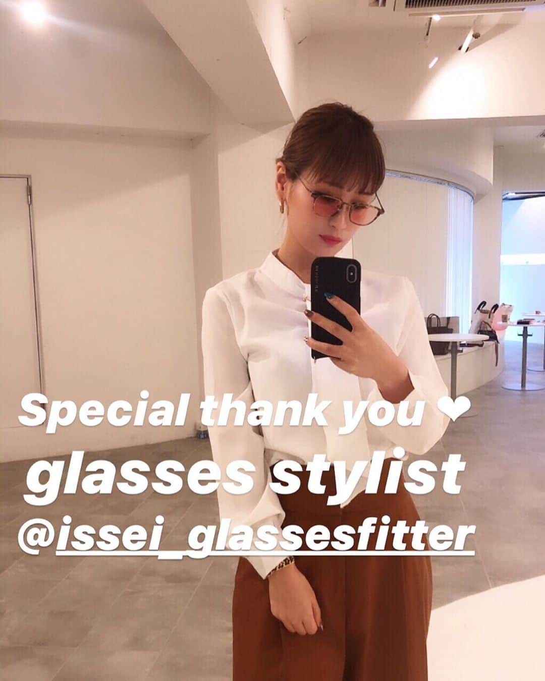 都築青空さんのインスタグラム写真 - (都築青空Instagram)「グラスフィッターの 森一生さんの @issei_glassesfitter  アイウェアブランド【Re:See】 "ZERO.5 collection" へ👓💕 @resee.official . . 男性よりも顔の小さい女性に特化した アイウェアブランド❤︎ 可愛いデザインばかり&超顔にフィットするの！🥺✨ . .  私は特に目が中心に寄っていて 焦点がちょうど真ん中にくるメガネが なかなか無かったんだけど、 今回合わせていただいて 本当にフィットするメガネを見つけたって感じ…🤦🏻‍♀️💋 . . しかもお洒落にレンズをピンクにしちゃった💕 出来上がりが楽しみすぎるーーー！🐶 . . #newrelease  #ordering #resee  #harajuku #新作 #受注会 #dateメガネ #メガネ映え #👓 #グラスフィッター #メガネ #サングラス #メガネ女子 #掛けこなし #tokyo #glasses #glassesfitter #japanesegirl #eyewear #fashion #眼镜 #アイウェア」10月10日 20時52分 - aozora723